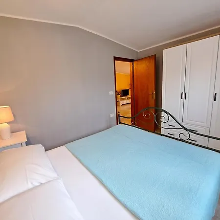 With A Parking Space Fiorini, Novigrad - 6926 Apartment Brtonigla