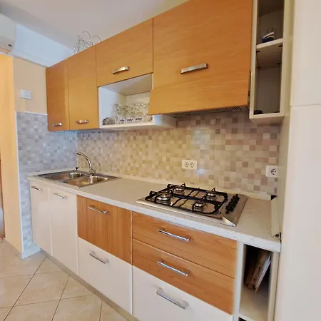 With A Parking Space Fiorini, Novigrad - 6926 Apartment Brtonigla